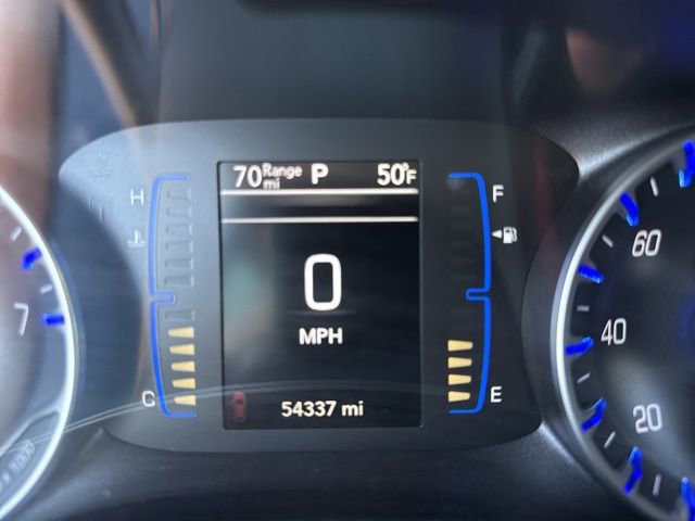 Used 2023 Chrysler Voyager LX image 8