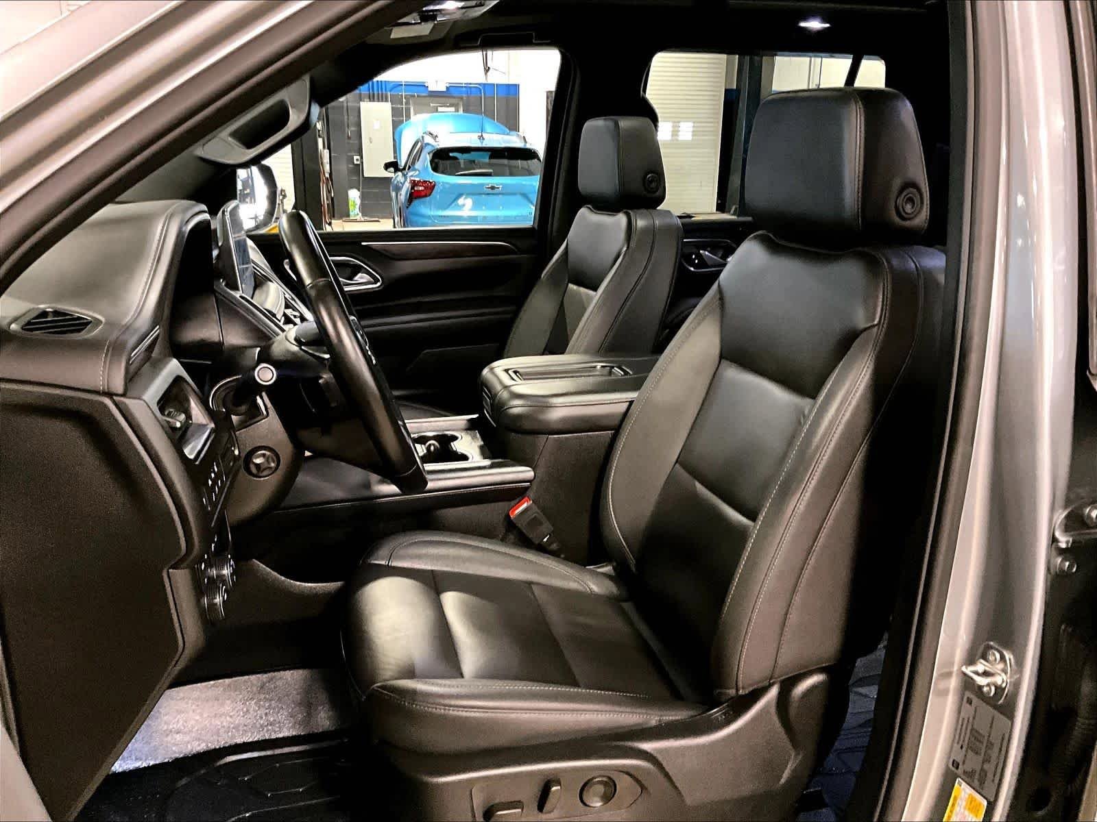 Used 2024 Chevrolet Tahoe Z71 w/ Luxury Package AWD/4WD image 10