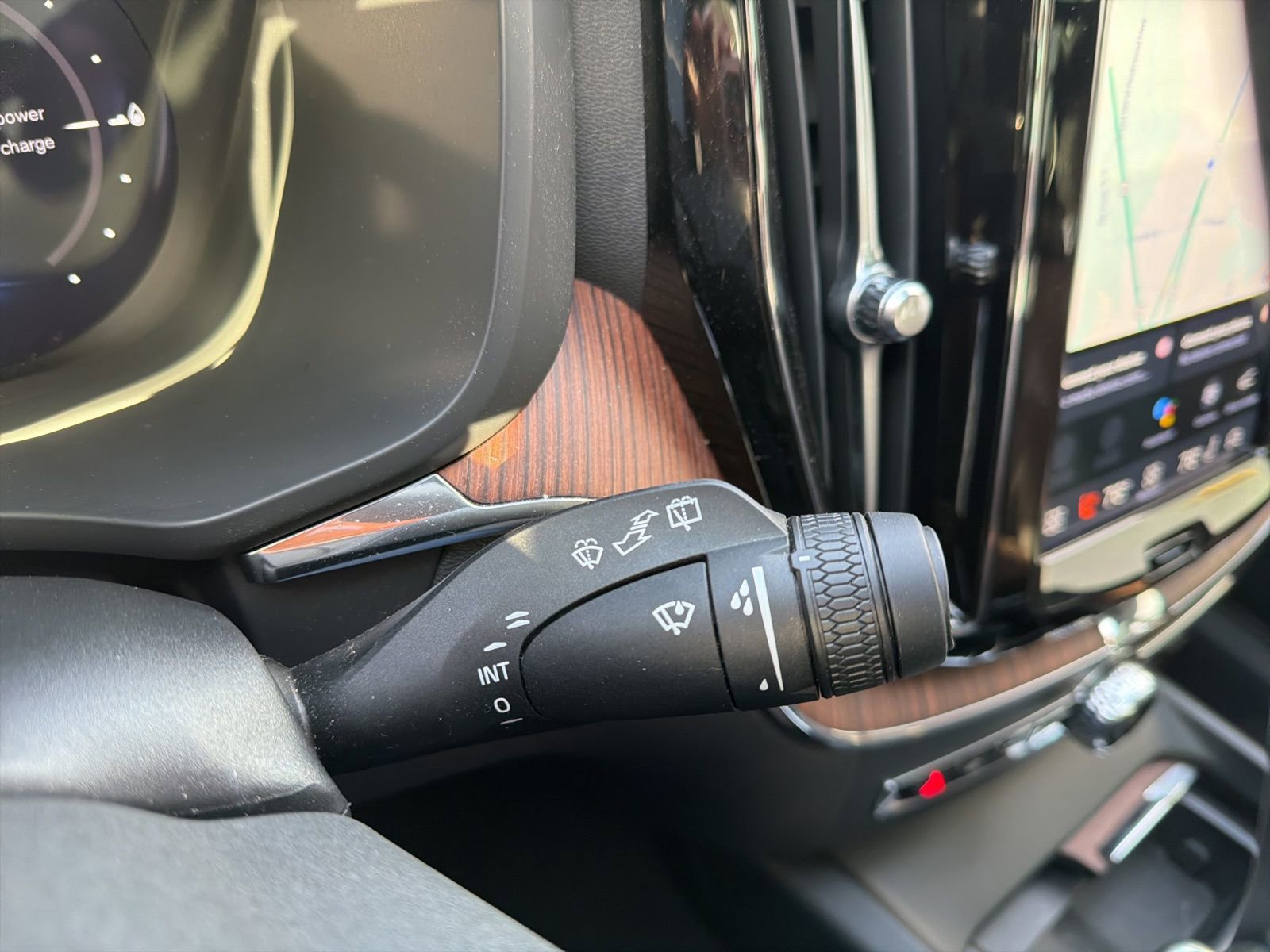 Certified 2025 Volvo XC60 T8 Plus w/ Protection Package Premier image 62