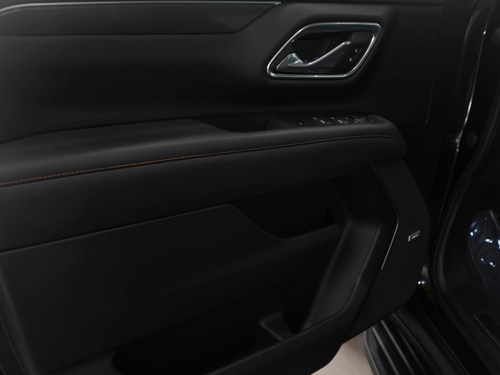 Used 2021 GMC Yukon XL AT4 w/ Technology Package image 25