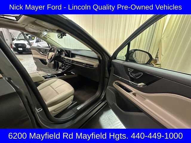 Used 2022 Lincoln Corsair Standard w/ Premium Package image 21