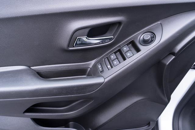Used 2022 Chevrolet Trax LS w/ Tint and Cruise Package image 12