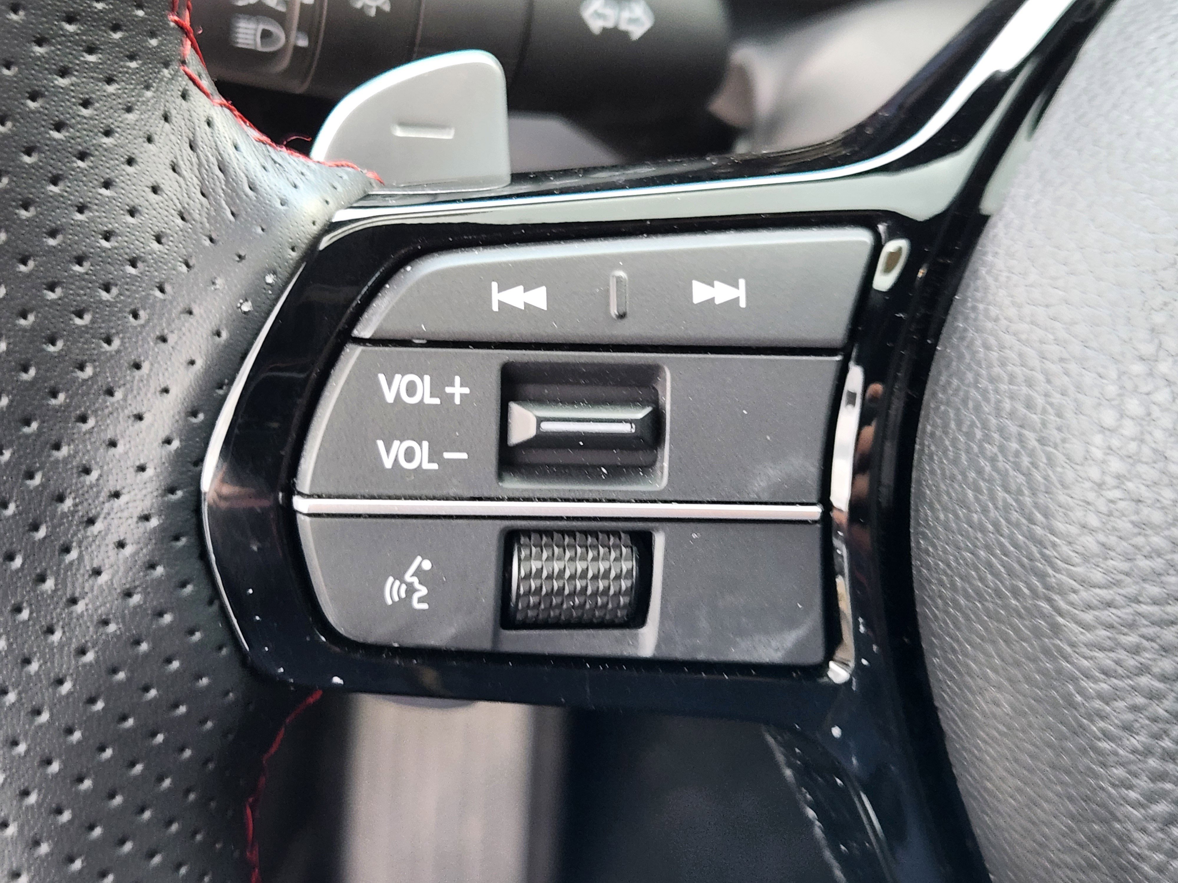 Certified 2025 Acura ADX A-Spec image 23