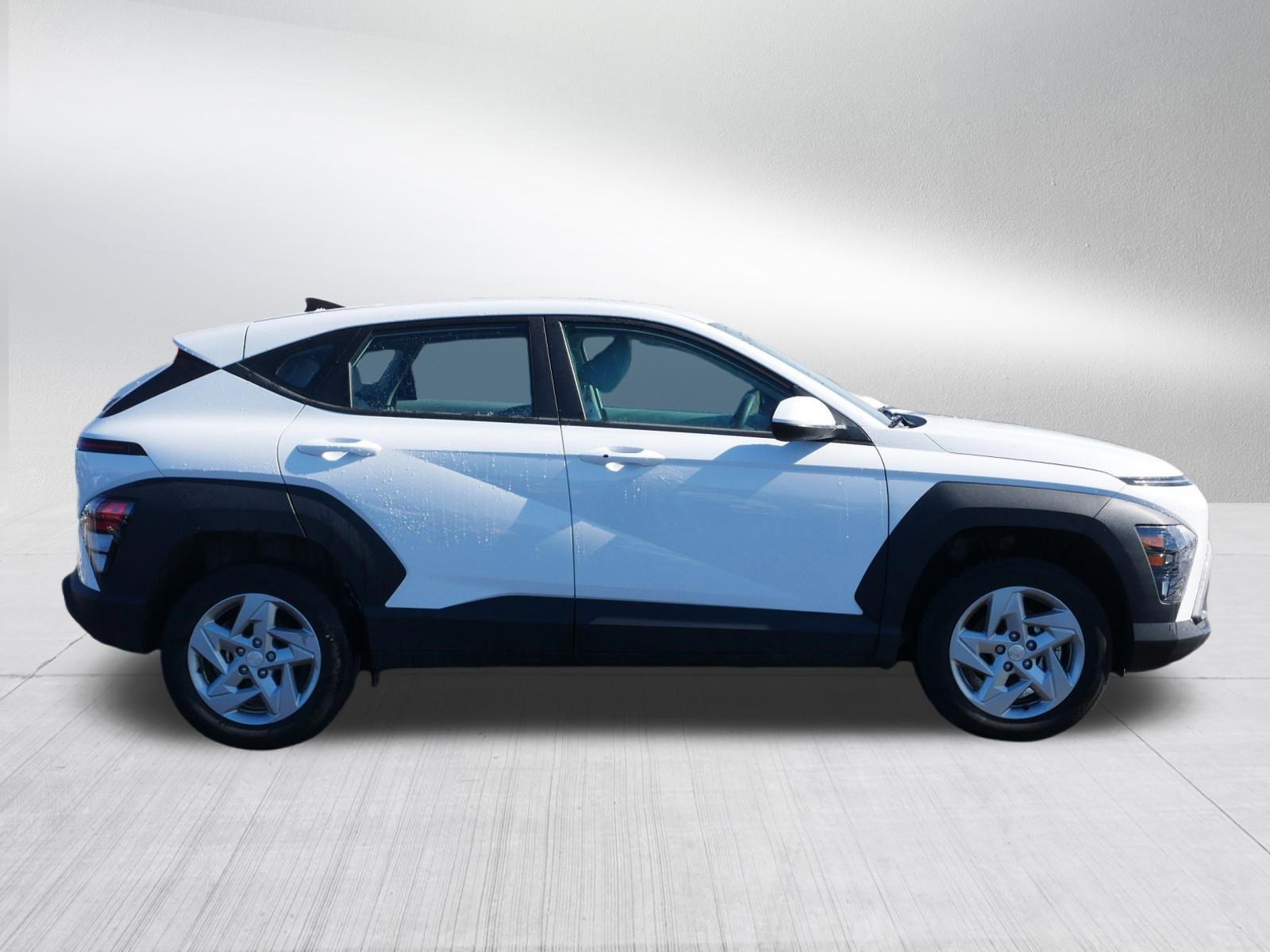 Used 2024 Hyundai Kona SE image 8