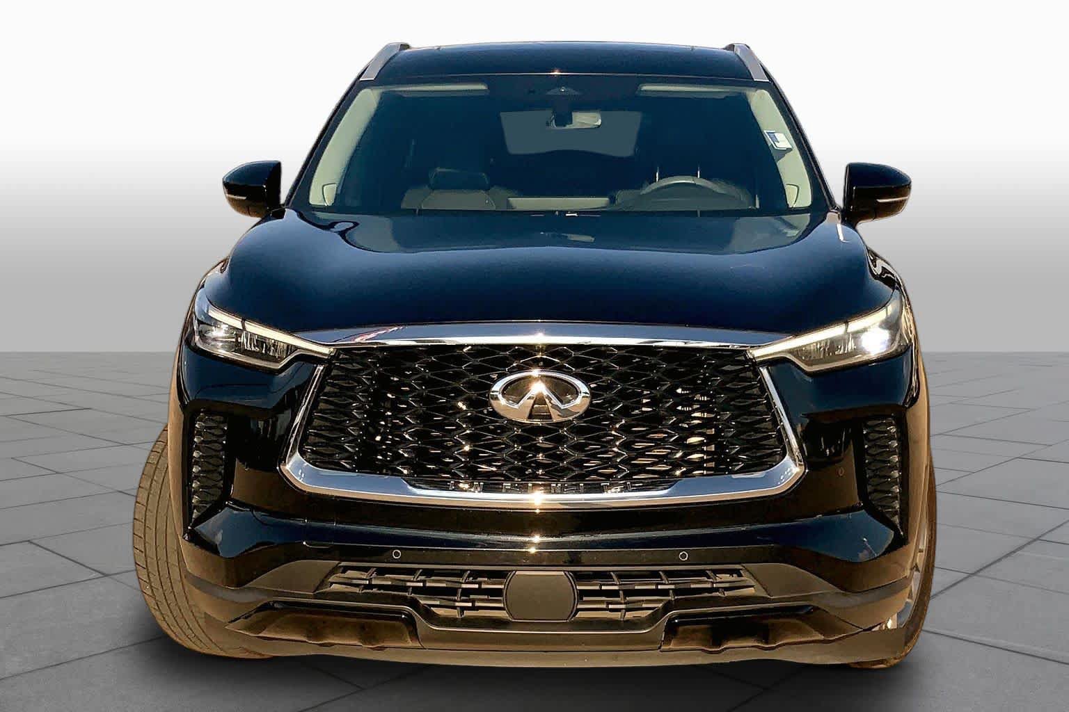 Used 2023 INFINITI QX60 Luxe w/ Performance Audio Package FWD image 3