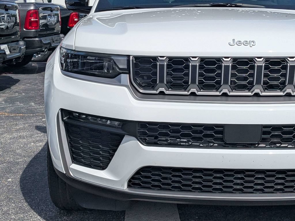 Used 2026 Jeep Grand Cherokee Limited RWD image 8