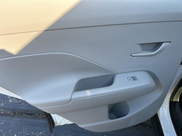 Used 2025 Hyundai Kona SEL image 8