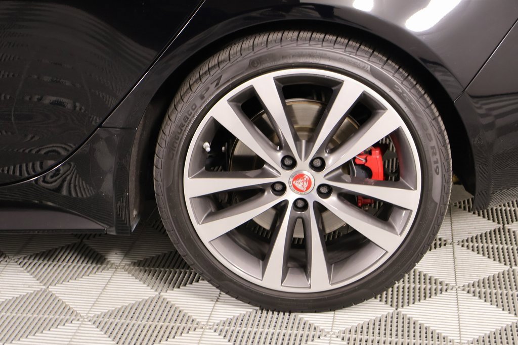 Used 2019 Jaguar XE S image 20