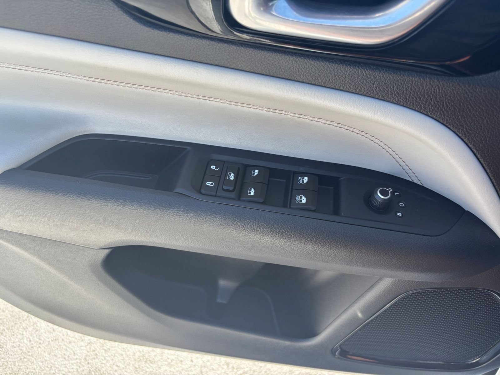 Used 2025 Jeep Compass Limited AWD/4WD image 18
