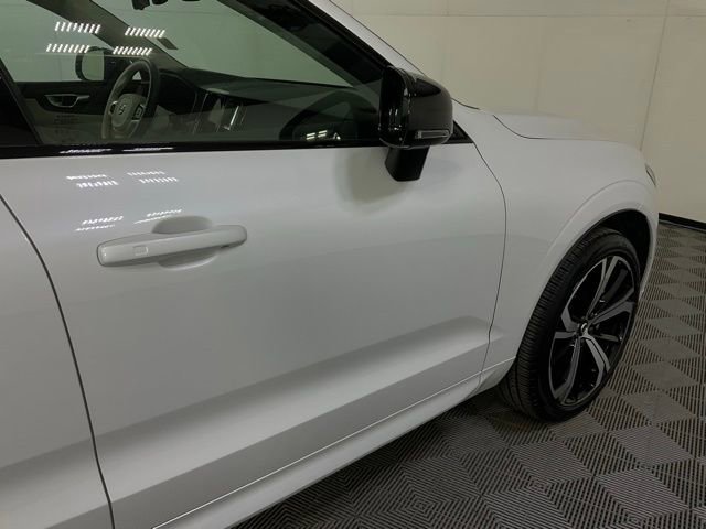 Used 2025 Volvo XC60 B5 Ultra w/ Protection Package Premier image 7