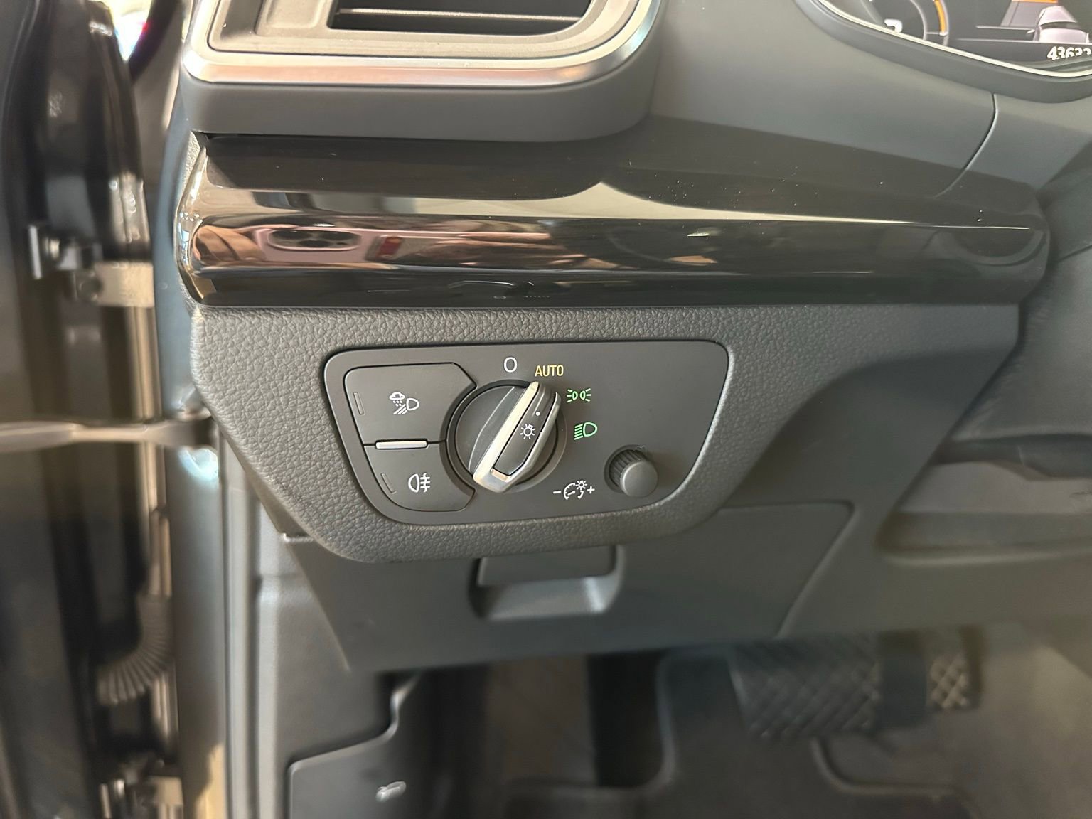 Used 2020 Audi Q5 e Premium Plus w/ Premium Plus Package image 24