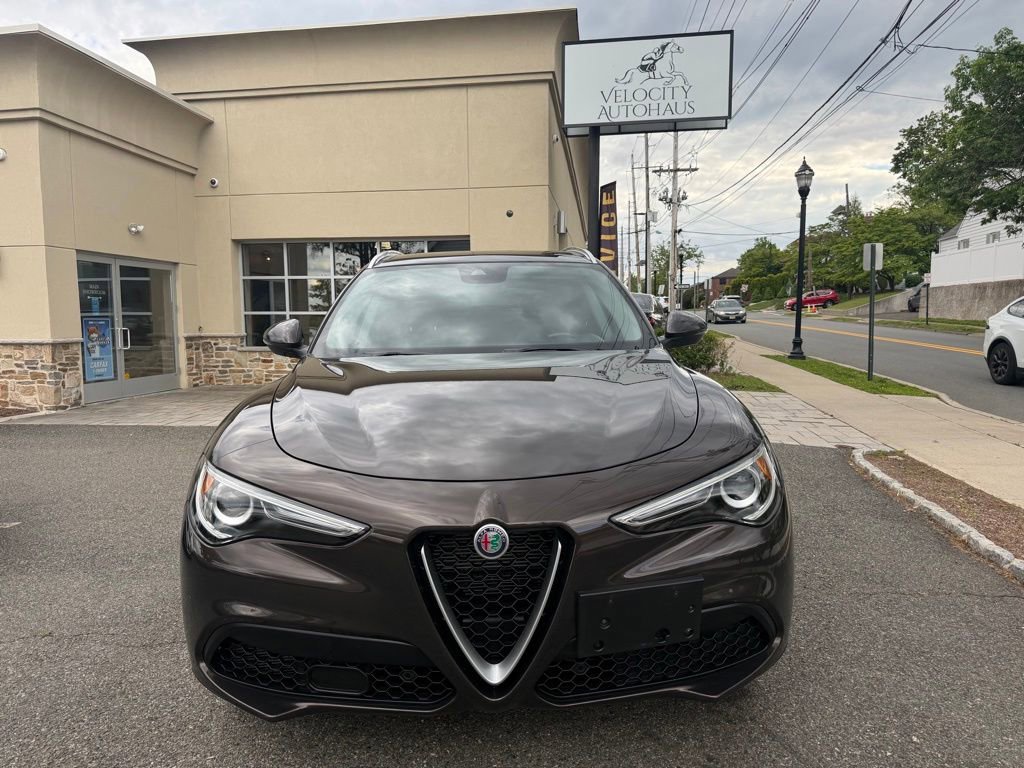 Used 2019 Alfa Romeo Stelvio Ti Lusso w/ Quick Order Package 22X Lusso AWD/4WD image 2