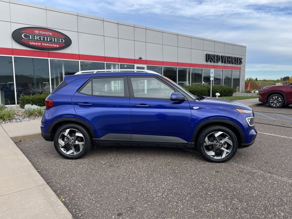 Used 2023 Hyundai Venue Limited w/ Cargo Package image 2