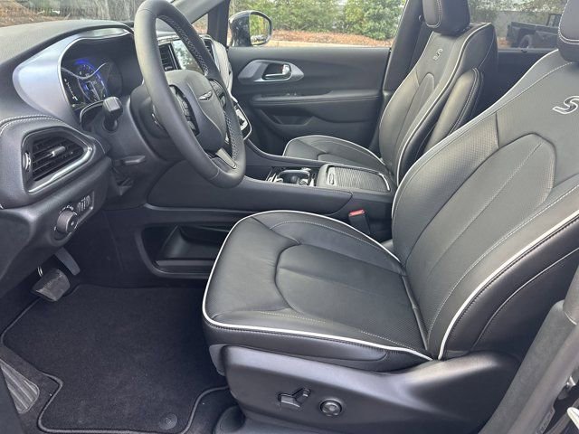 New 2026 Chrysler Pacifica Limited w/ S Appearance Package image 9