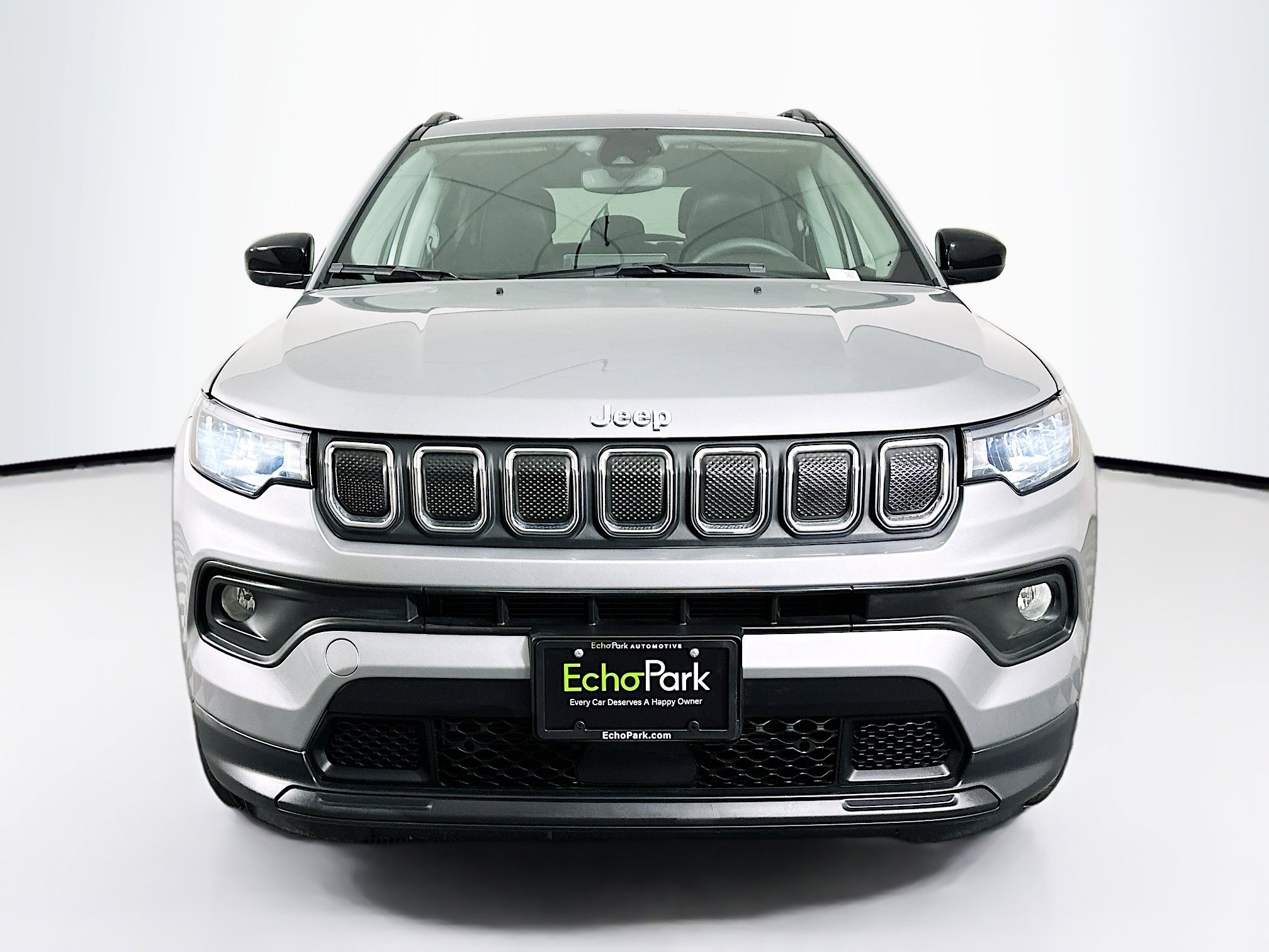 Used 2022 Jeep Compass Latitude image 2
