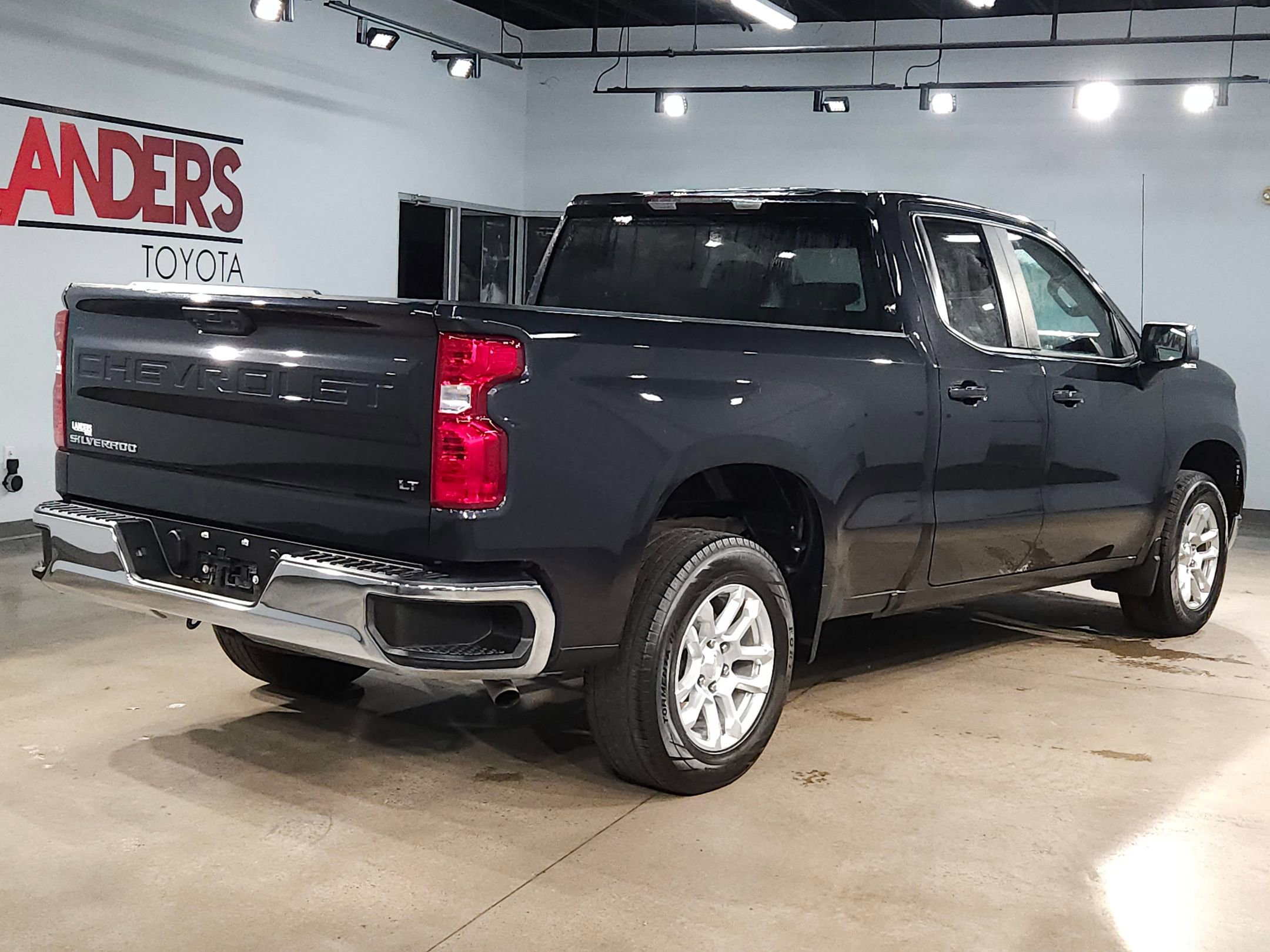 Used 2023 Chevrolet Silverado 1500 LT image 7