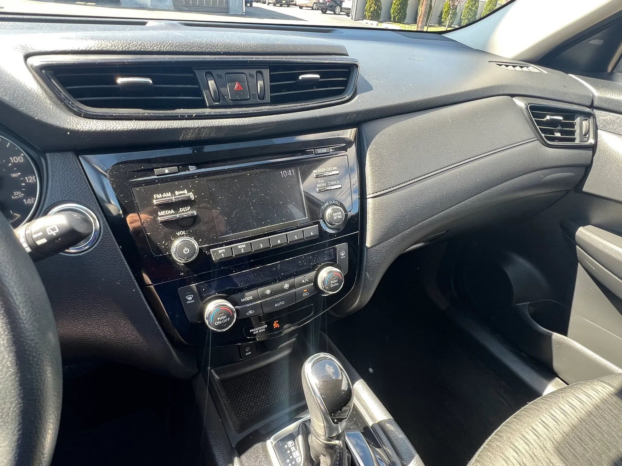 Used 2017 Nissan Rogue SV AWD/4WD image 23