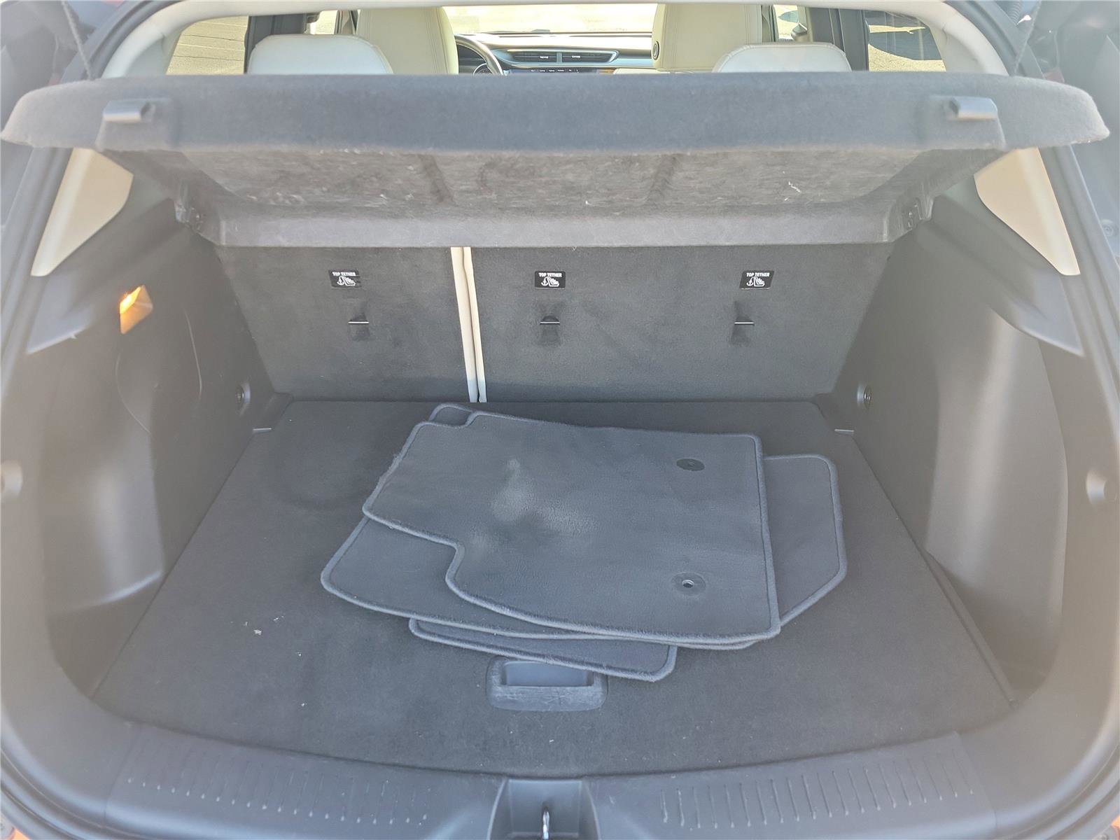 Used 2020 Buick Encore GX Essence w/ Experience Buick Package image 9