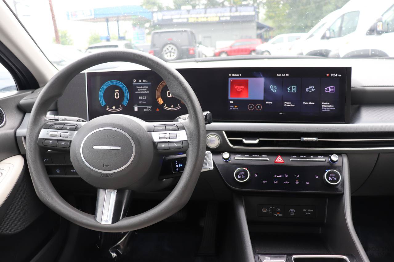 Used 2025 Hyundai Sonata SEL FWD image 17