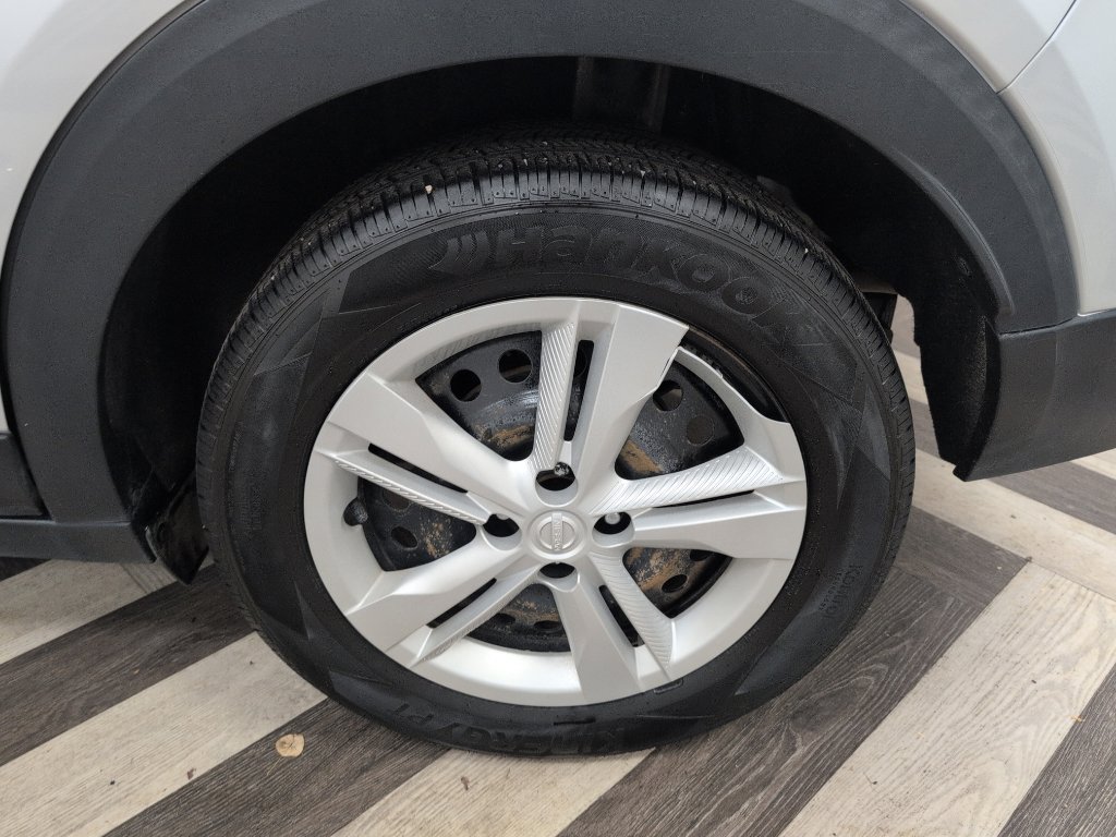 Used 2018 Nissan Kicks S image 19