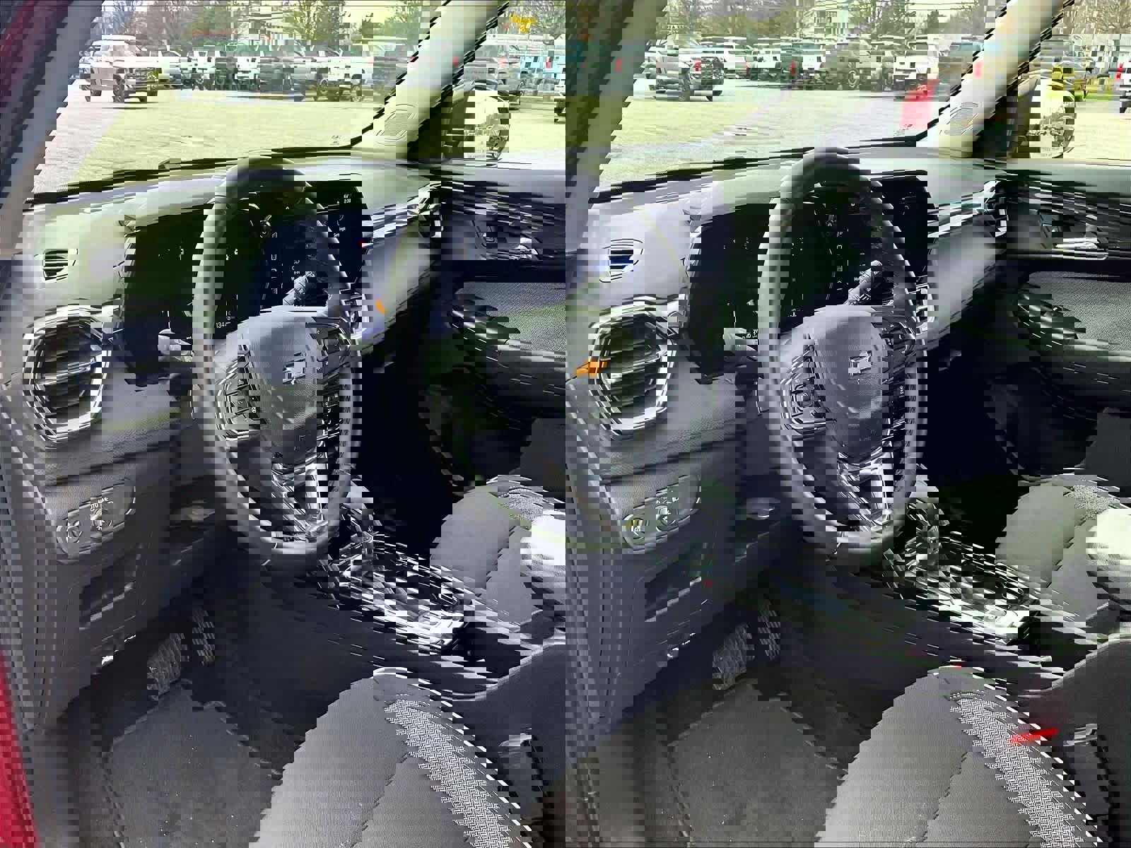 Used 2025 Chevrolet TrailBlazer LT w/ Convenience Package AWD/4WD image 8