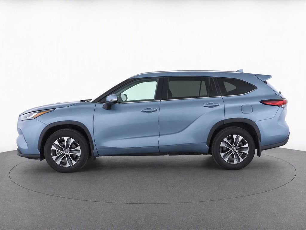 Used 2020 Toyota Highlander XLE AWD/4WD image 5