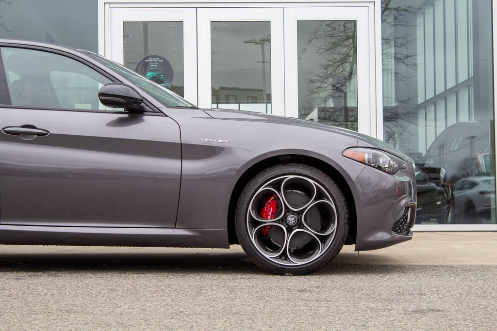 New 2025 Alfa Romeo Giulia AWD w/ Veloce Package AWD image 5