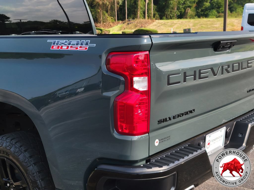 Used 2025 Chevrolet Silverado 1500 Custom Trail Boss w/ LPO, Dark Essentials Package AWD/4WD image 13