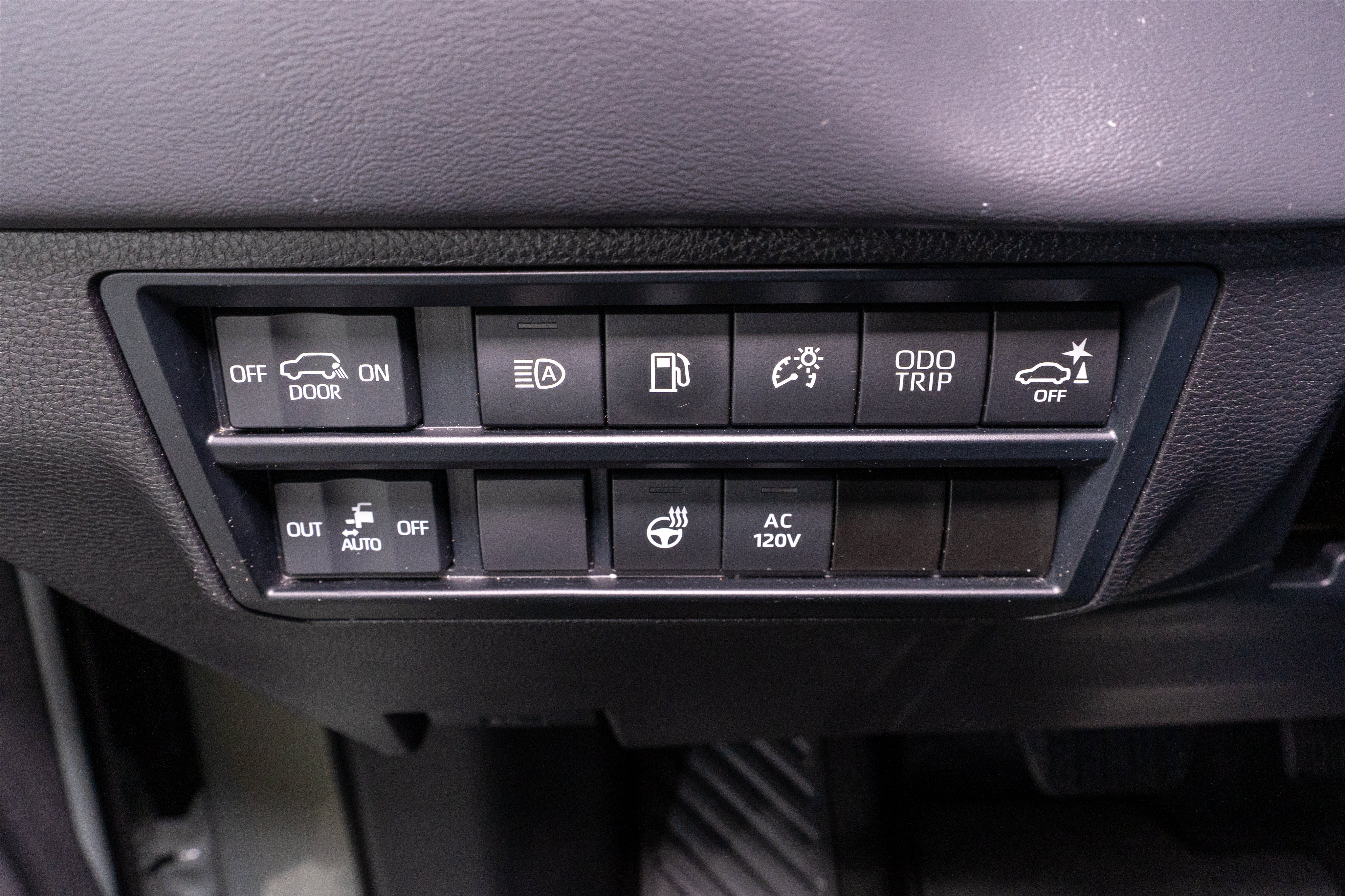 Used 2024 Toyota Sequoia Platinum AWD/4WD image 33