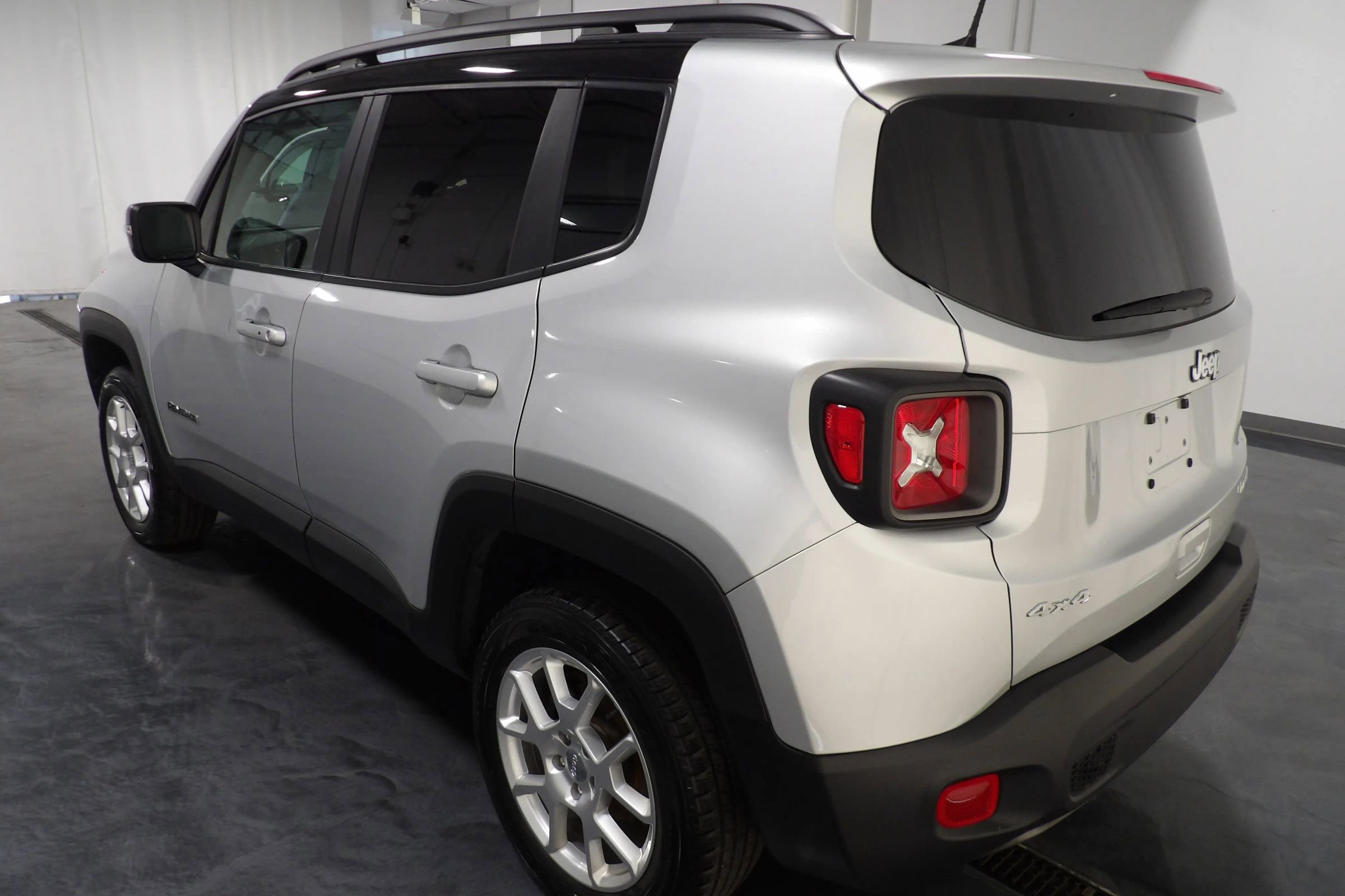 Used 2021 Jeep Renegade Limited w/ Sun & Sound Group AWD/4WD image 5