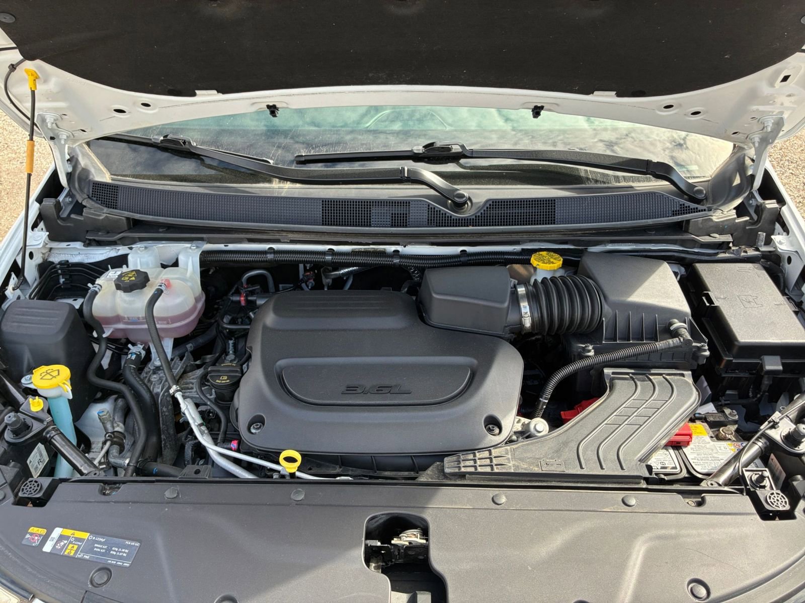 Used 2025 Chrysler Pacifica Limited image 32