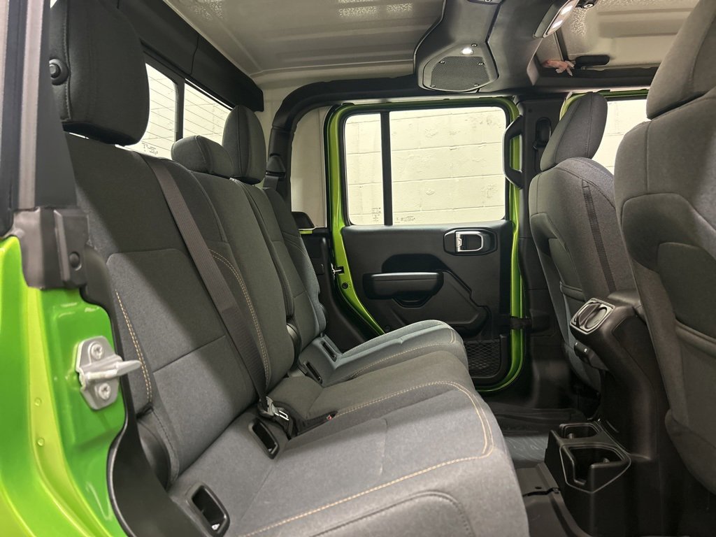 Used 2025 Jeep Gladiator Sport image 9