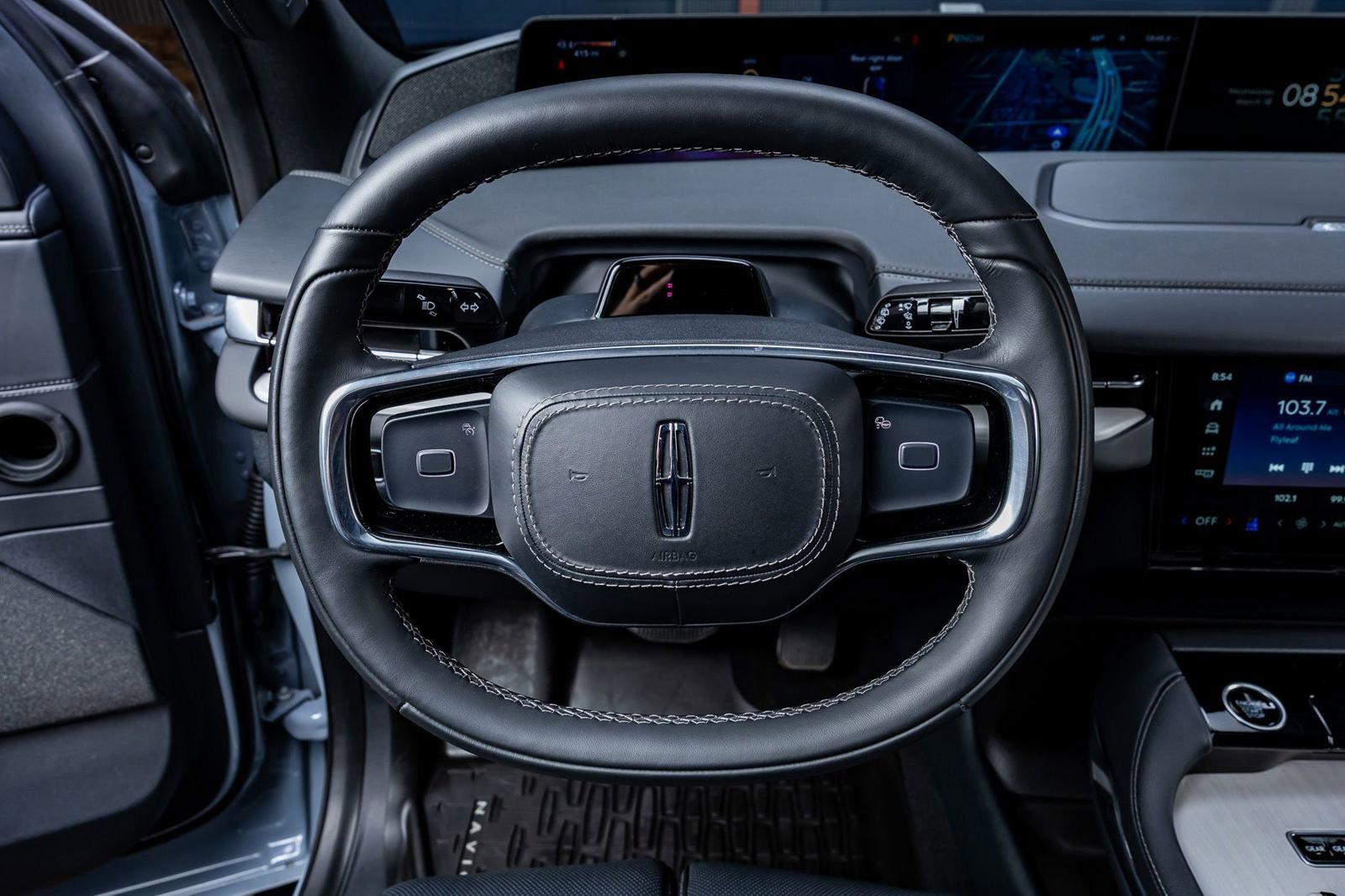 Used 2025 Lincoln Navigator L Reserve w/ Jet Appearance Package image 19