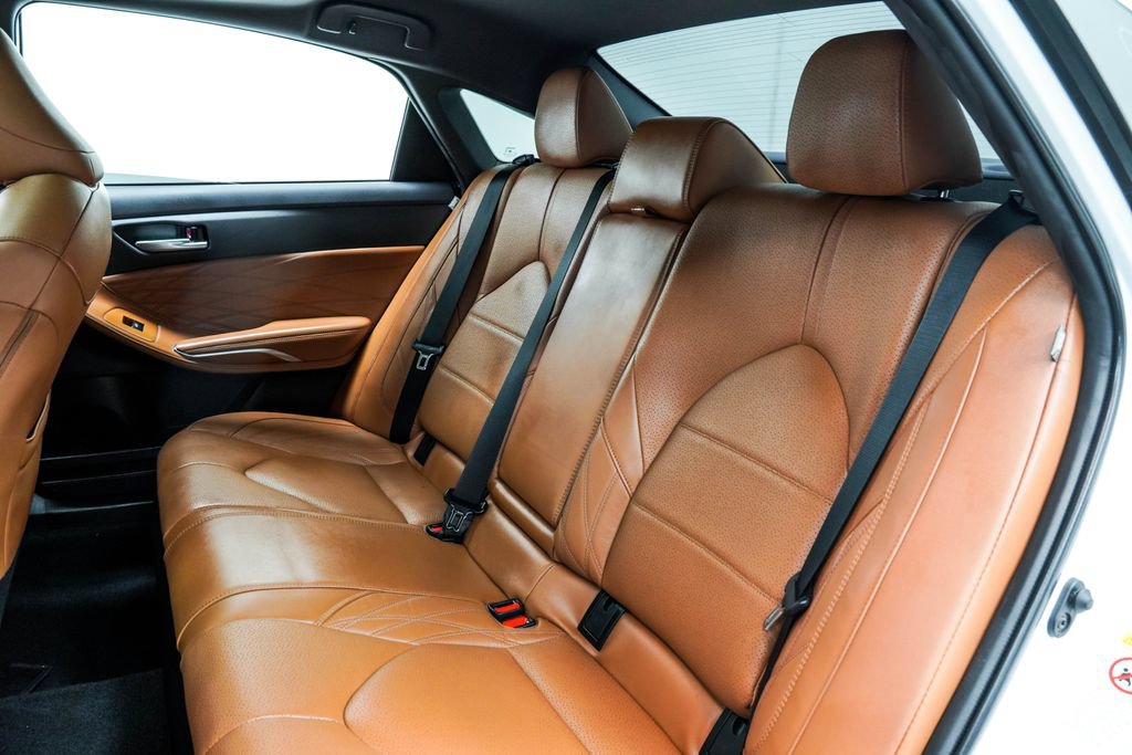 Used 2019 Toyota Avalon Limited w/ Advanced Safety Package FWD image 17