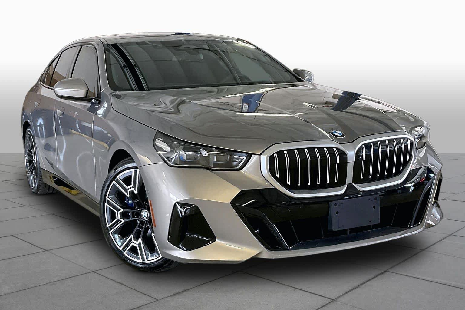 Used 2024 BMW 540i xDrive w/ Premium Package AWD/4WD image 2