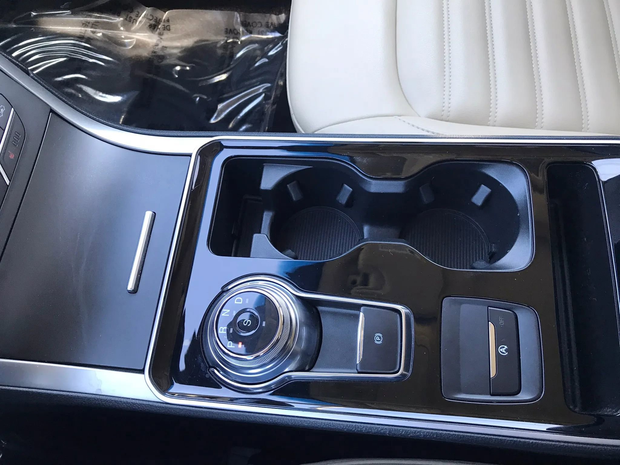 Used 2020 Ford Edge SEL w/ Cold Weather Package image 33