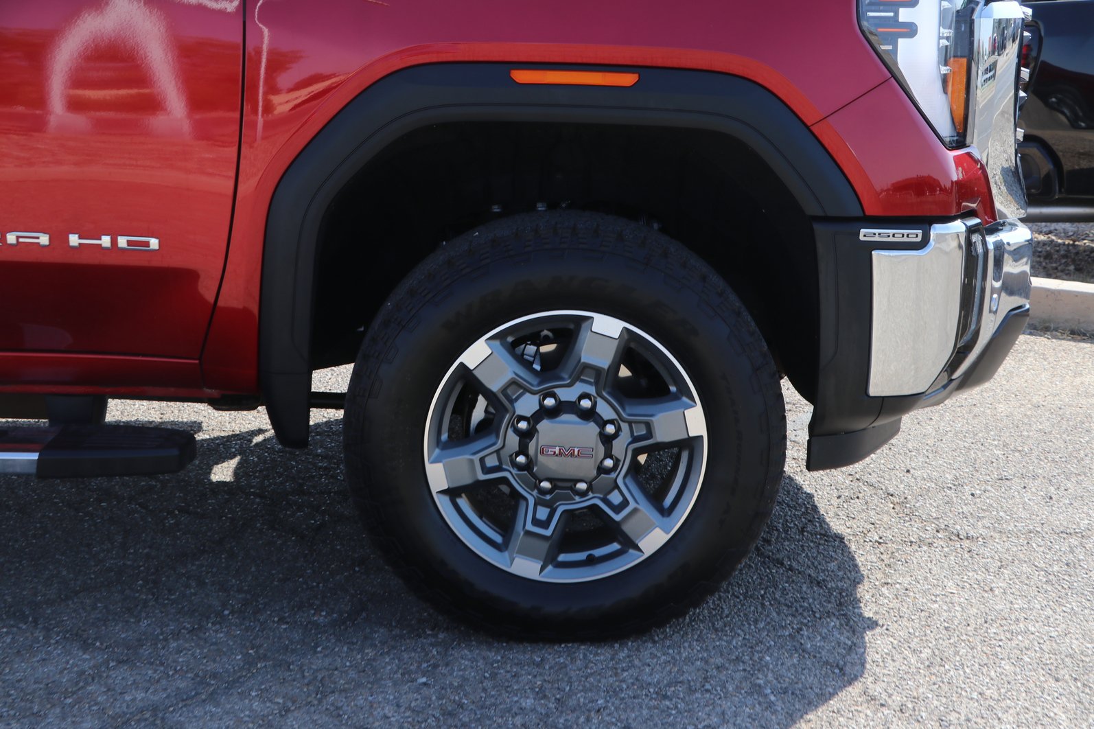 Used 2025 GMC Sierra 2500 SLT w/ SLT Premium Package AWD/4WD image 9
