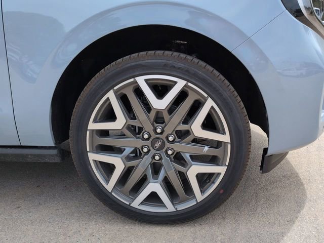 New 2026 Ford Expedition Platinum image 10