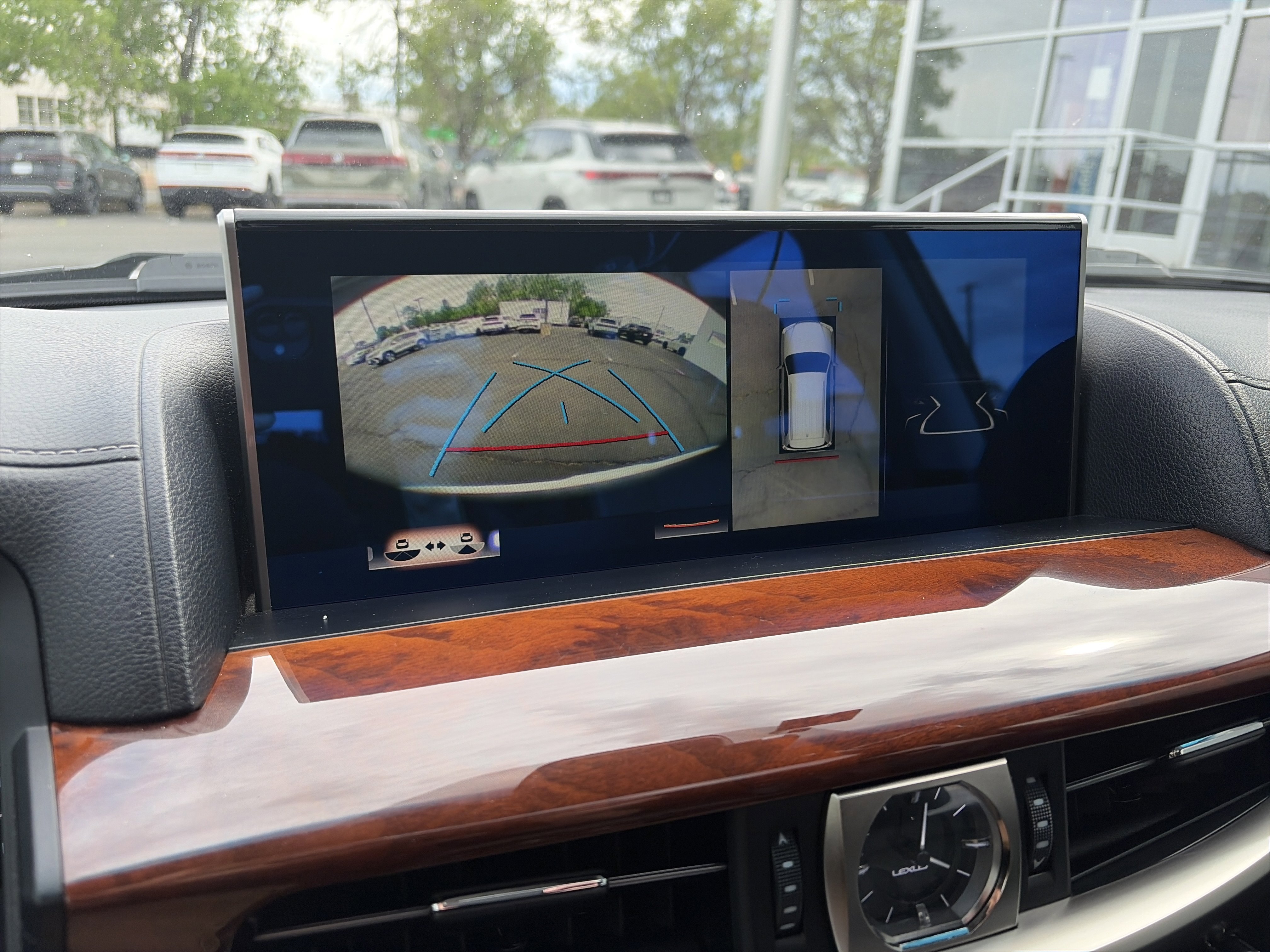 Used 2016 Lexus LX 570 4WD w/ Luxury Package image 22