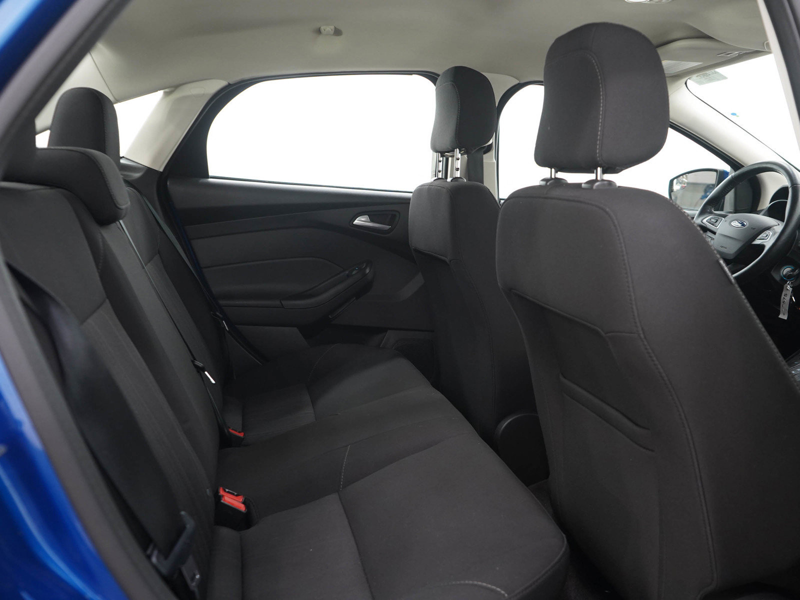 Used 2018 Ford Focus SE w/ SE Appearance Package FWD image 12