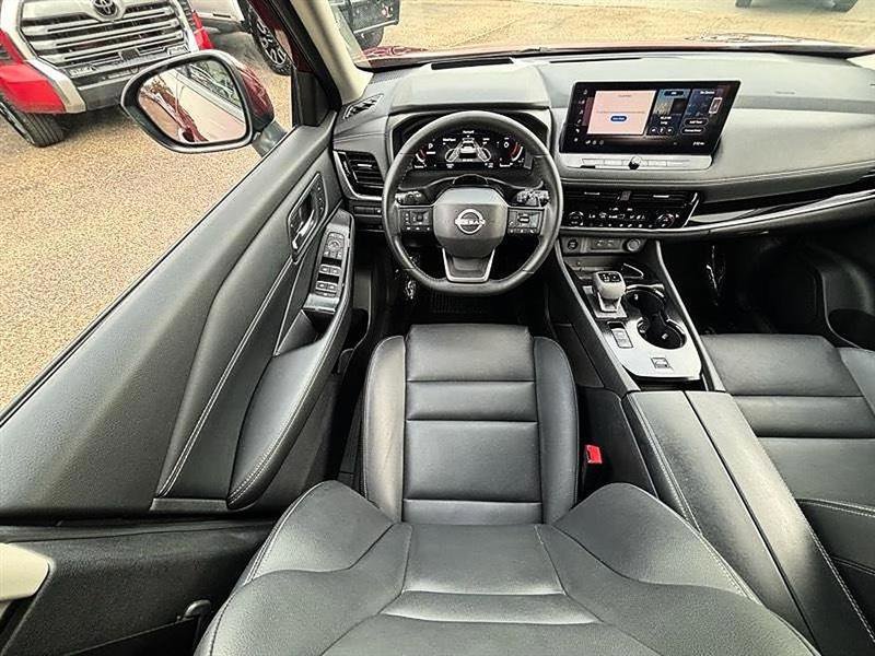 Used 2025 Nissan Rogue SL w/ Tech Package image 11