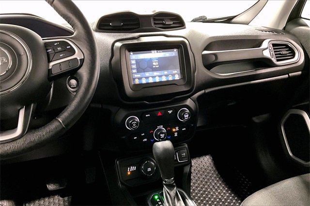 Used 2019 Jeep Renegade Latitude w/ Cold Weather Group image 9