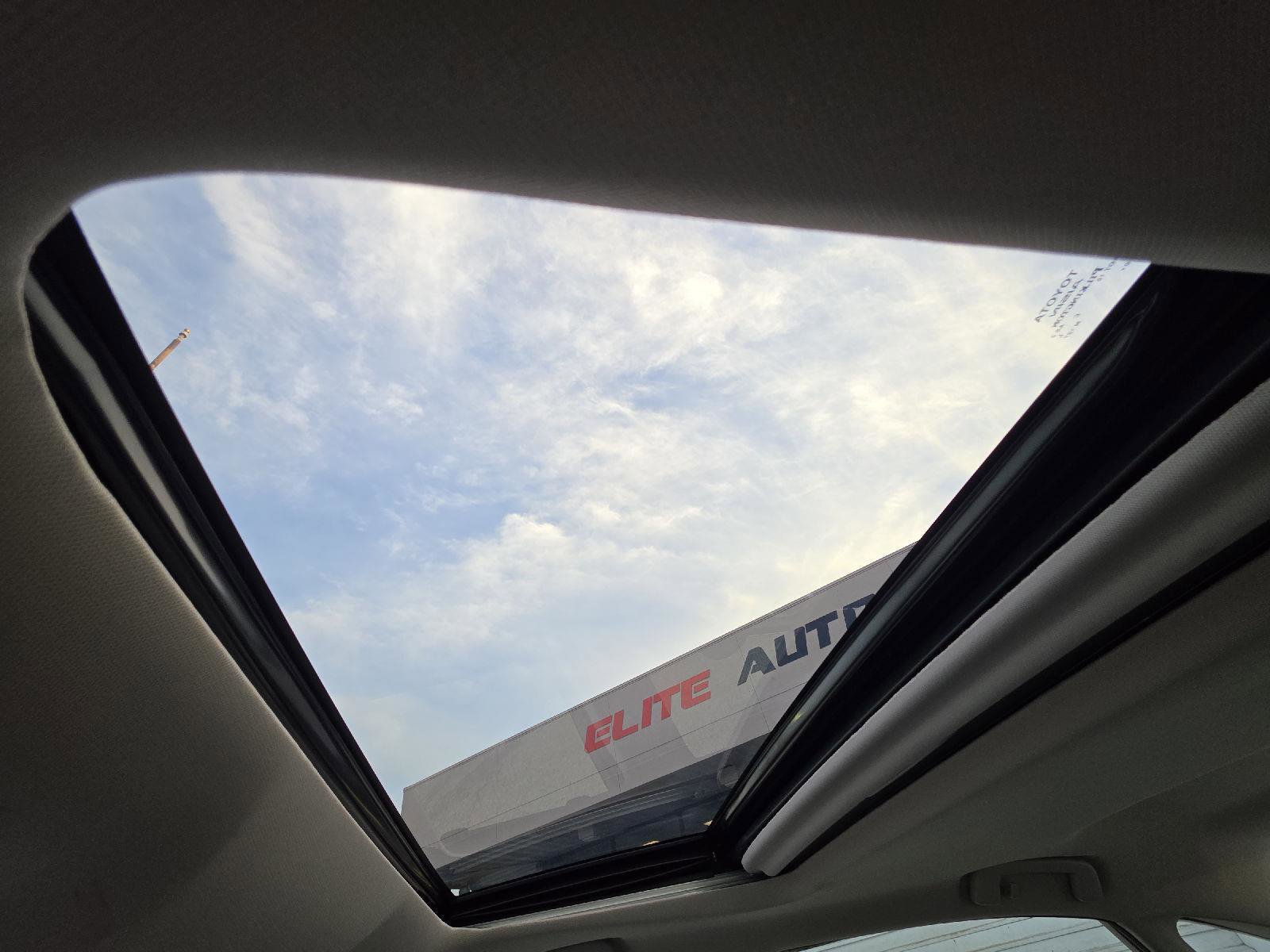 Used 2018 Toyota Avalon Limited image 29