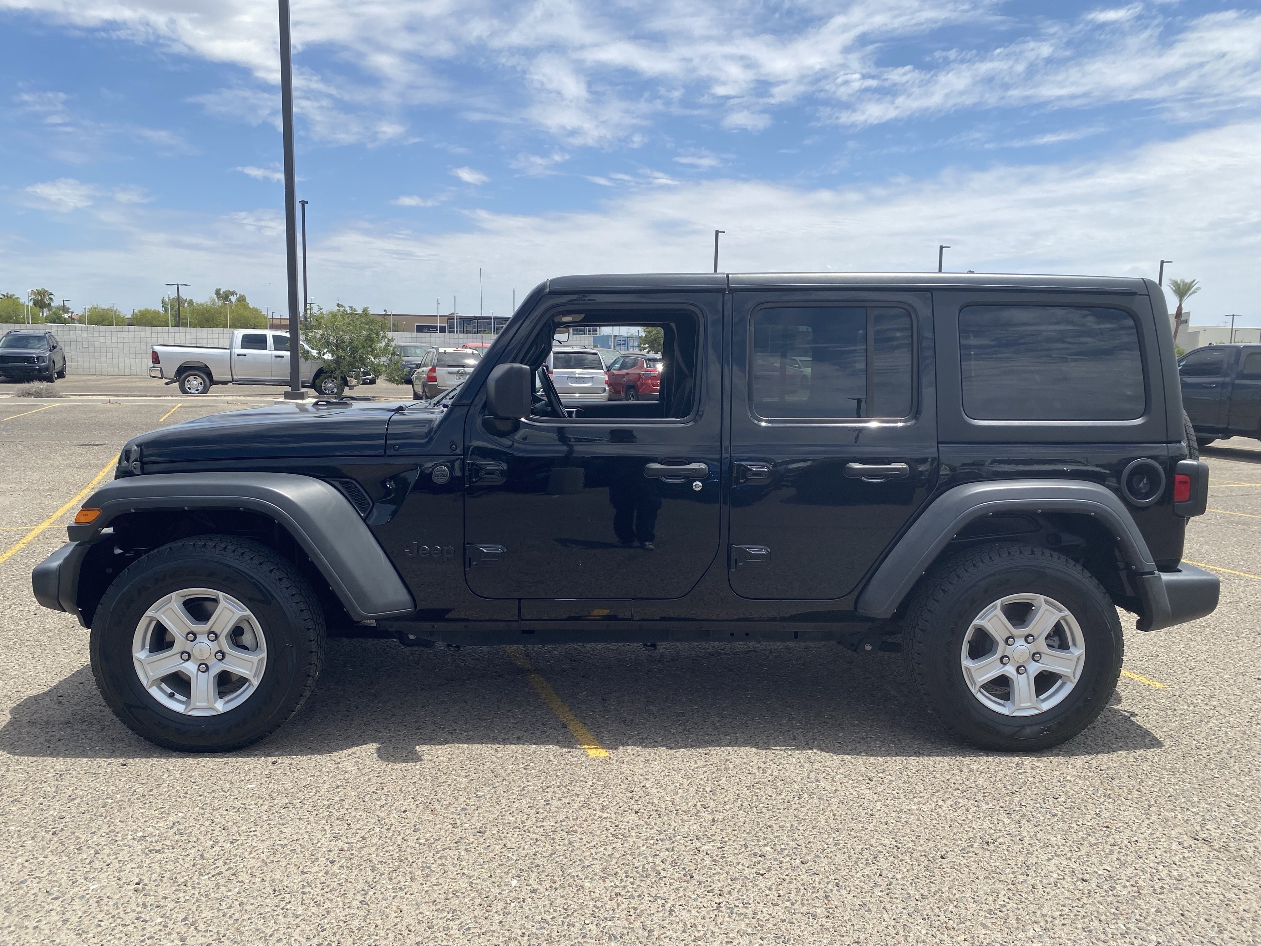 Used 2022 Jeep Wrangler Unlimited Sport AWD/4WD image 3