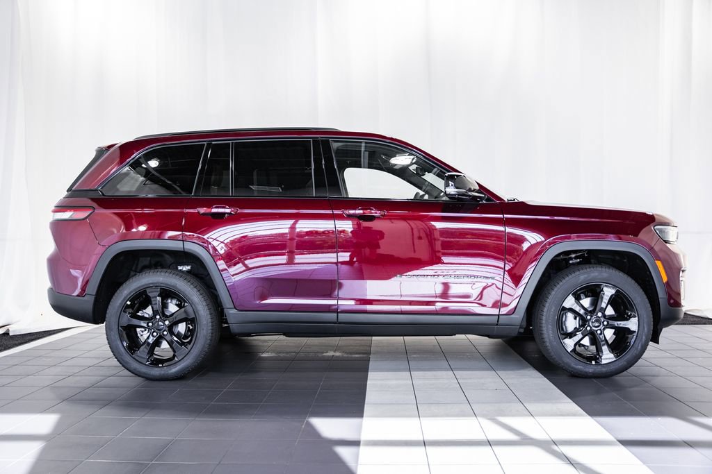New 2025 Jeep Grand Cherokee Limited w/ Luxury Tech Group II image 3
