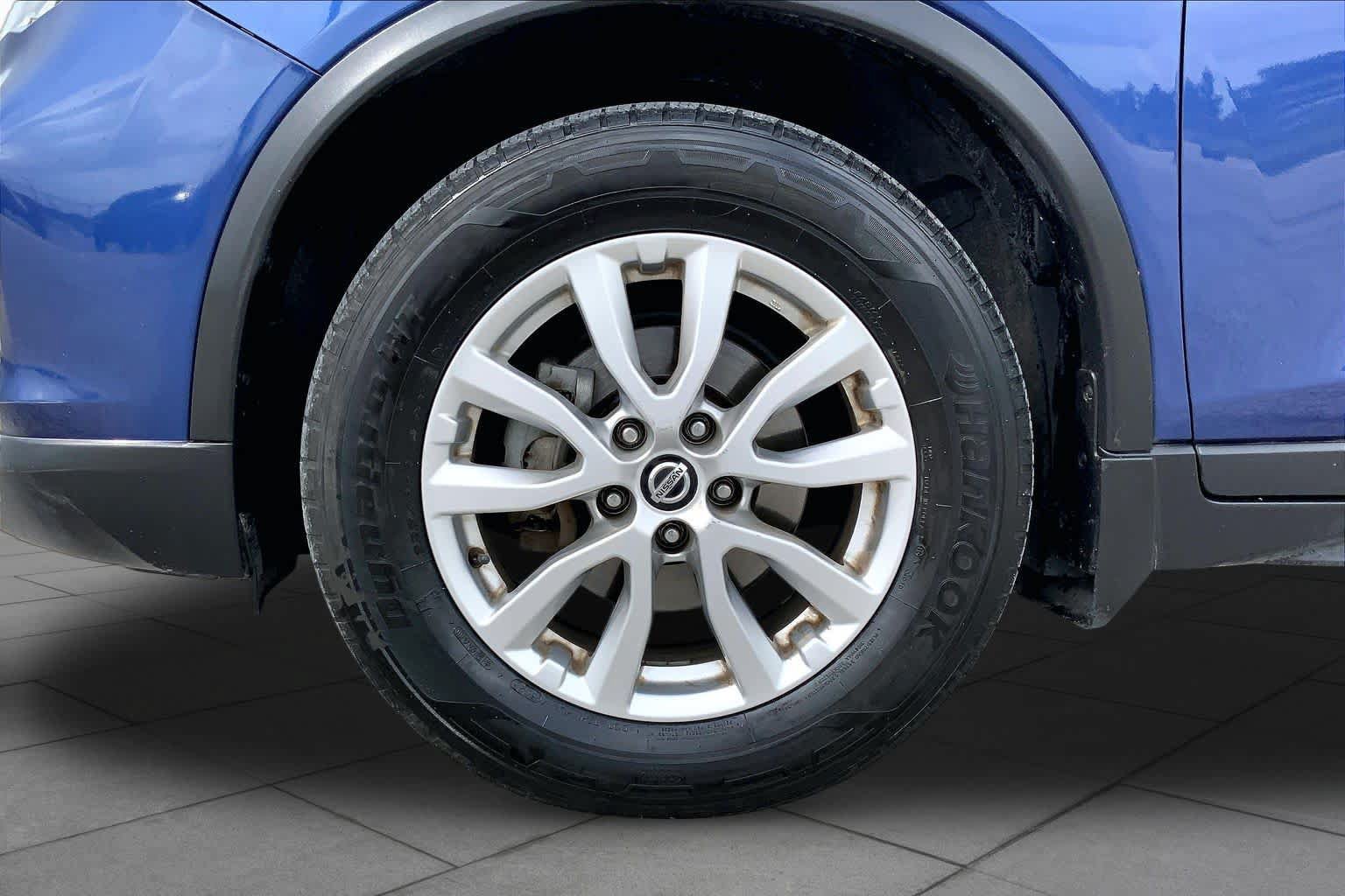Used 2020 Nissan Rogue SV FWD image 11