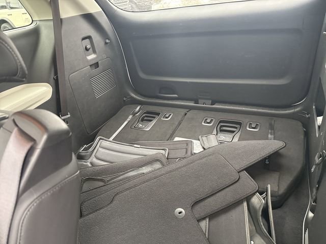 Used 2023 Kia Carnival EX image 27