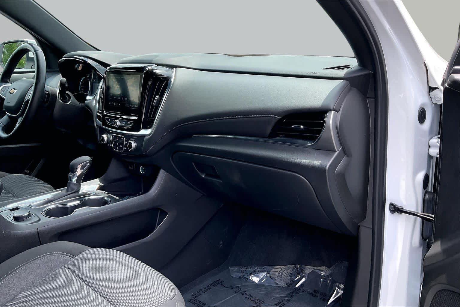 Certified 2023 Chevrolet Traverse LT FWD image 16