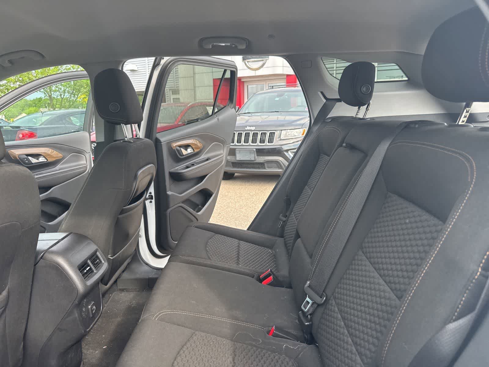 Used 2019 GMC Terrain SLE w/ Driver Convenience Package FWD image 16
