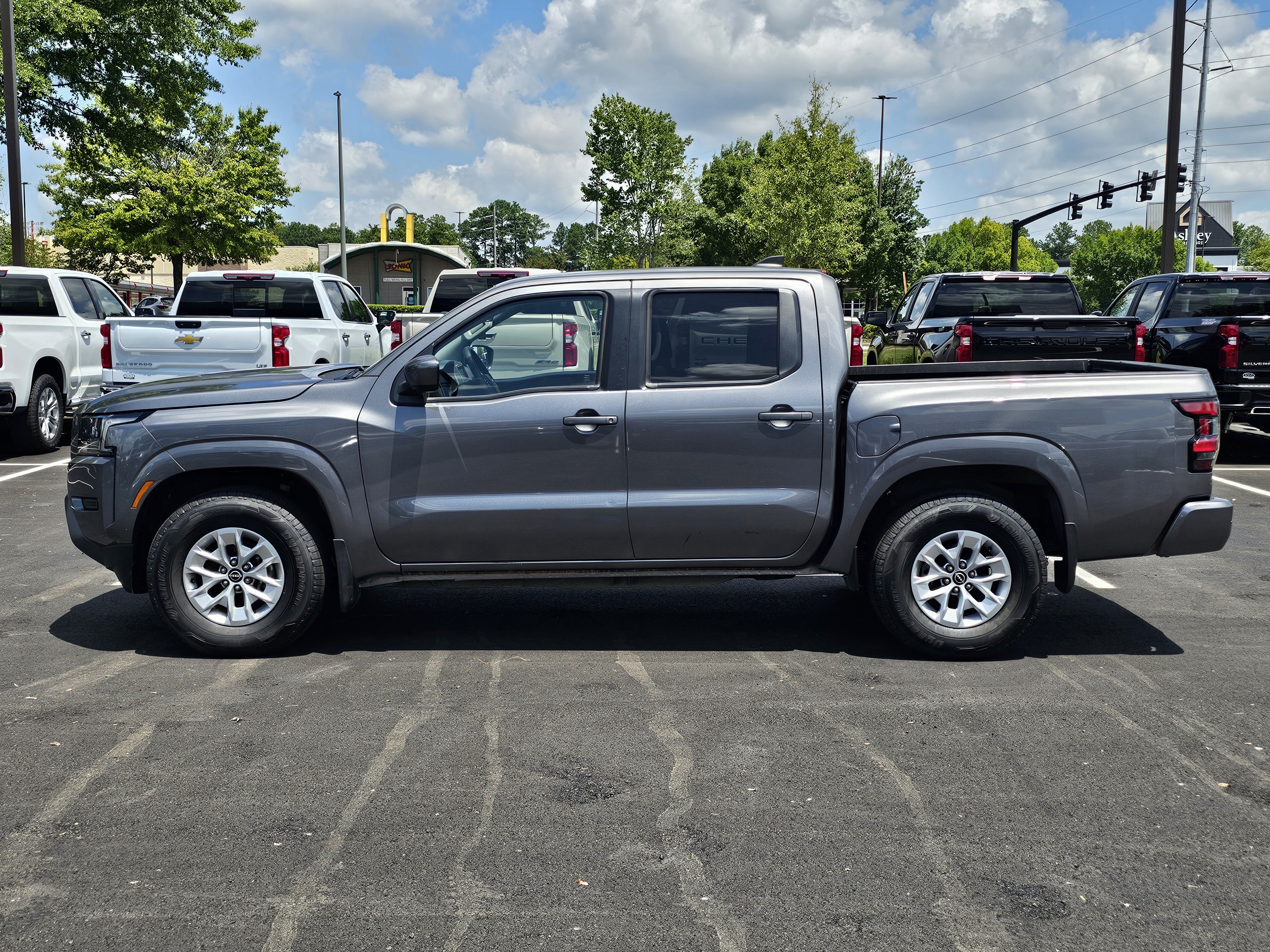 Used 2024 Nissan Frontier SV RWD image 13